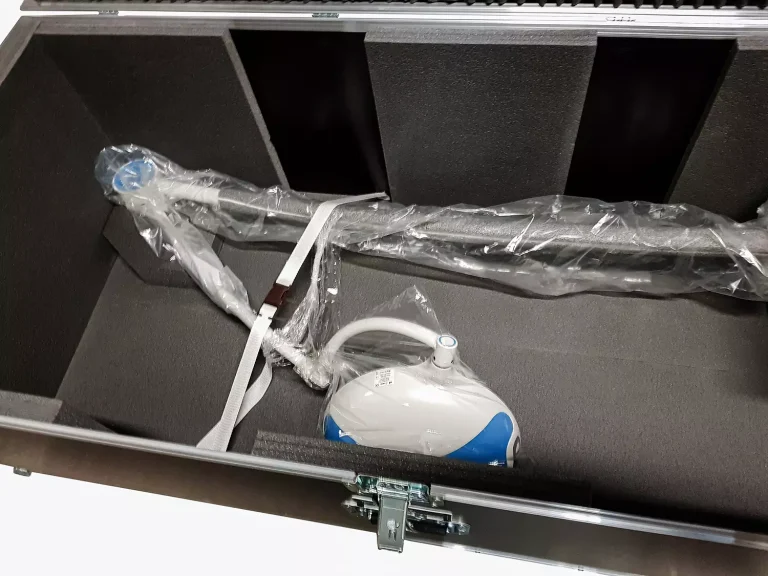 Transportavimo dėžė Flight Case saugiam chirurginio stalo karo lauko ligonines šviestui transportuoti 2 Transportavimo dėžė Flight Case chirurginio stalo karo lauko ligonines šviestuvui saugiai transportuoti 2